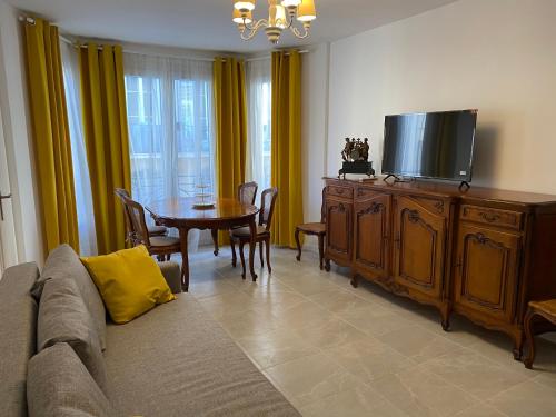 Nice Promenade des Anglais Cosy Beach Apartment parking