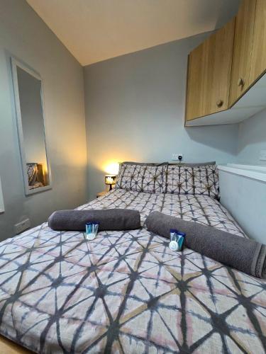 a bedroom with a large bed in a room at 1B Smart Apartments in Newark-on-Trent