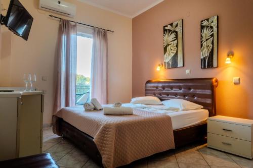 a bedroom with a large bed and a window at Rizos Bay Sarakiniko in Sarakiniko