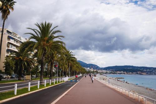 Nice Promenade des Anglais Cosy Beach Apartment parking