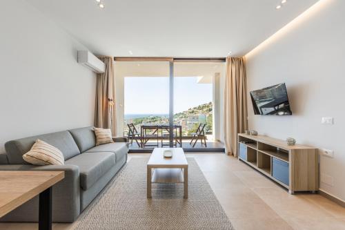 Blue Horizon Apartment - Balcony & Seaview by PikHost