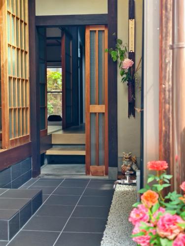 Nijo Castle Kyoto Machiya with Garden and Floor Heating