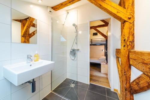 ห้องน้ำของ Hideout Hostel