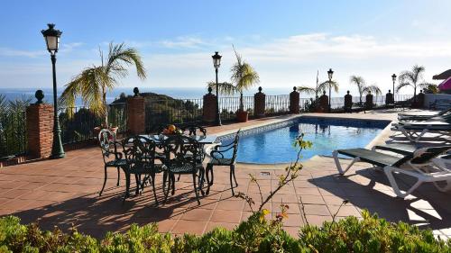 Villa Mirador de Maro - Heated pool