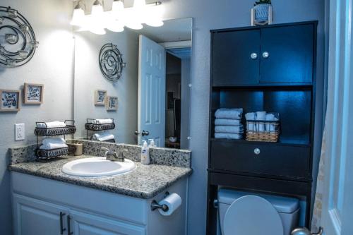 a bathroom with a sink and a mirror at Cozy 2 Bedroom Townhome in Addison in Addison