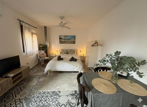 Precioso apartamento con a/a en Ruzafa con terracita privada y acceso a un jardín, para 2-3 personas