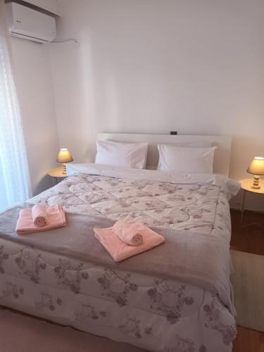 Comfortable Thermi apartment near SKG Airport