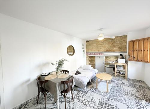 Precioso apartamento con a/a en Ruzafa con terracita privada y acceso a un jardín, para 2-3 personas