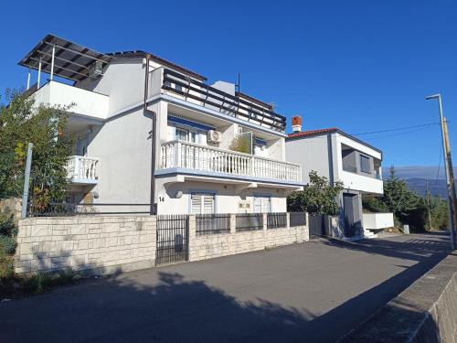 Apartment in Novi Vinodolski with sea view, terrace, air conditioning, Wi-Fi (3667-3)