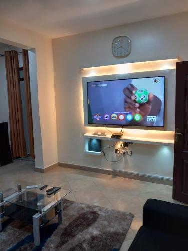 Sleek 2BR Apt-Wifi-DSTV-Netflix-24h Security