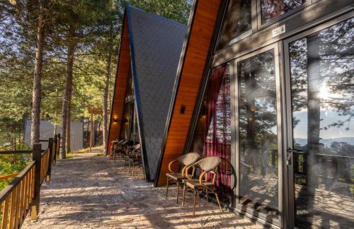 Golden Cabin 4 Gjinar by PikHost