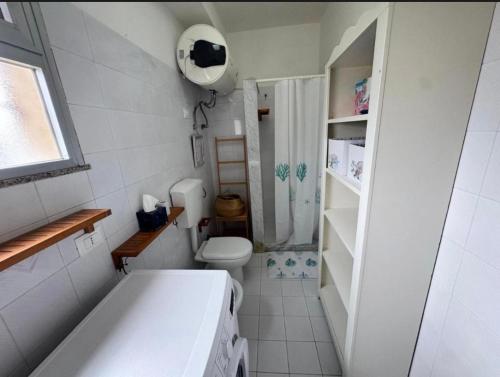 a small bathroom with a toilet and a shower at Villa Marzamemi in Marzamemi