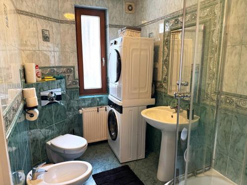 a bathroom with a washing machine and a sink at MOARI pokoje gościnne in Szczyrk