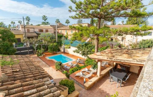 an aerial view of a backyard with a swimming pool at Los Abilios in Palma de Mallorca