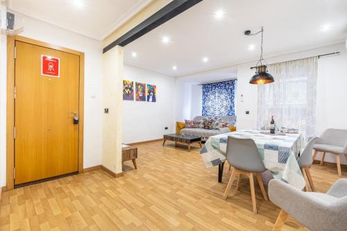 MarqPlace beach free parking and AC