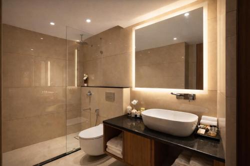 a bathroom with a sink and a toilet and a shower at Green Mountain Resort in Guna