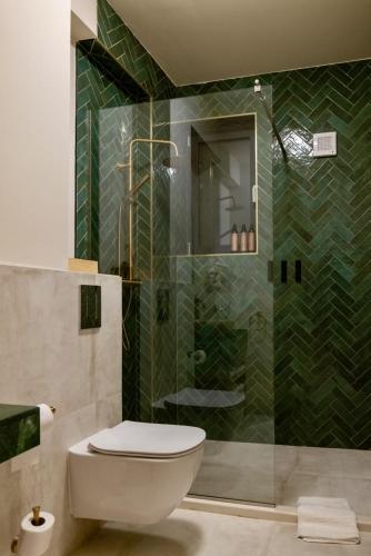 a bathroom with a toilet and a glass shower at Habitat Suites - Modern Apartments with Terraces and Free Parking in Craiova