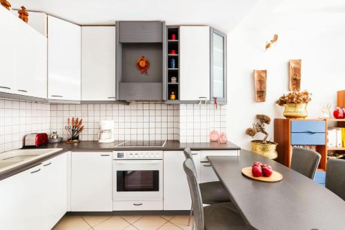 Modern 2-Bedroom Apartment in Heraklion City Center