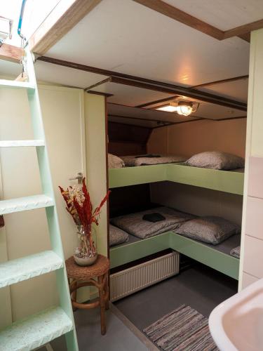 a room with green bunk beds and a sink at FLOW in Amsterdam
