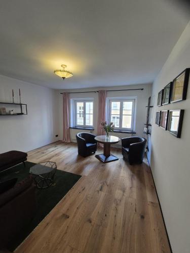a living room with a table and chairs at FeWo Altstadt in Stralsund