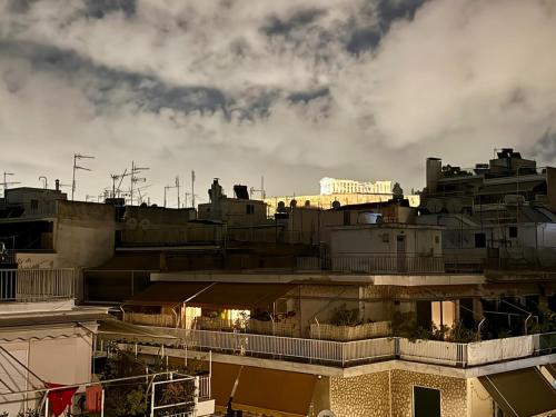 Luxury Retreat with Iconic Acropolis View Koukaki