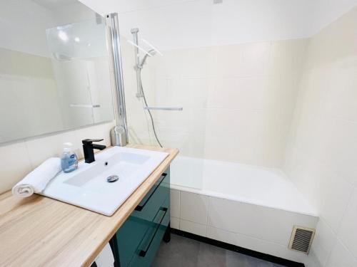 242 PB 1 Chambre Parking Partdieu Train Station