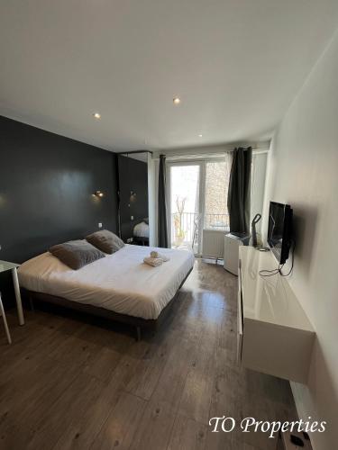 Studio flambant neuf, calme & balcon