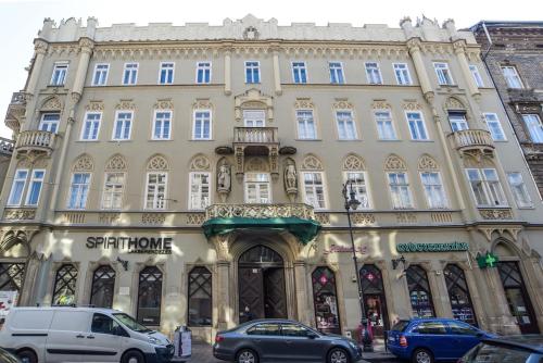 Historic Charm City-Center 2 Bedroom Apartment