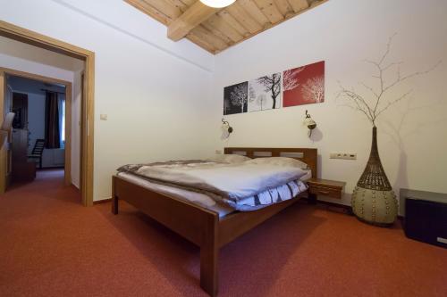 a bedroom with a bed in a room at Penzión Banská Klopačka in Hnilčík