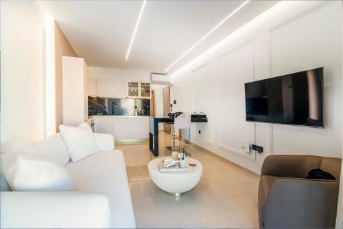 N K Suite - Design Boutique Stay with City view