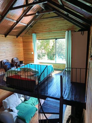 a room with two bunk beds in a house at Casa da Lagoa perto do Mar in Pescaria Brava