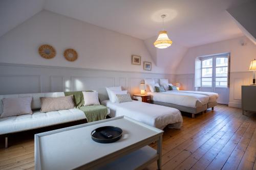 a living room with two beds and a couch at Villa Ker Betsy in Dinard