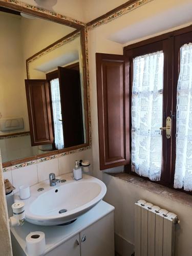 a bathroom with a sink and a mirror at Agriturismo Terra Sabina in Poggio Mirteto