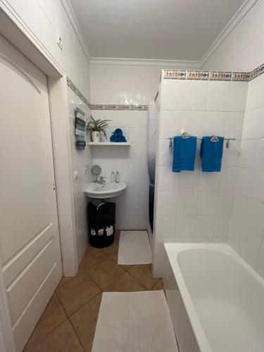 a bathroom with a sink and a tub and a toilet at La Vida Bonita in El Verger