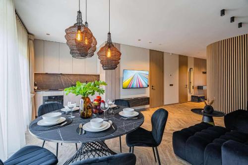 Ruang duduk di Black Pine House