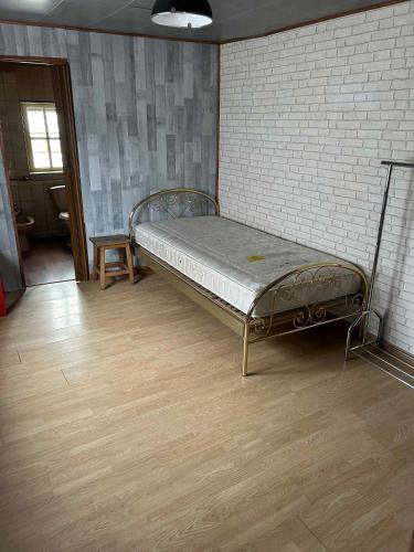 a bed in a room with a brick wall at maison indépendante in Millery