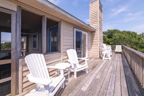 En balkon eller terrasse på Persimmon - Duck, Sanderling, Ocean View, 65 Yds to Beach, Community Pool, Tennis, Flex Stays