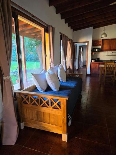 a room with a bed with pillows and a window at Pour Le Galerie in San Antonio de Areco