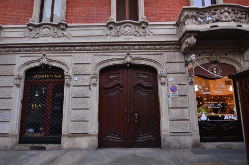 a building with two large wooden doors on a street at Cà dla Madamina in Turin