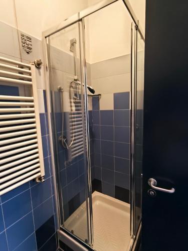 eine Dusche mit Glastür im Badezimmer in der Unterkunft None Holiday Hotel in None