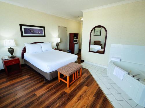 Bany a Continental Inn & Suites