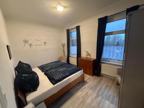 a small bedroom with a bed and a window at Ferienwohnung Margrit in Börßum