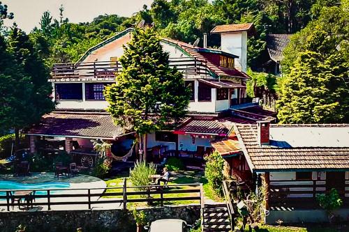 an overhead view of a house with a tree at VELINN Pousada Locanda Belvedere in Monte Verde