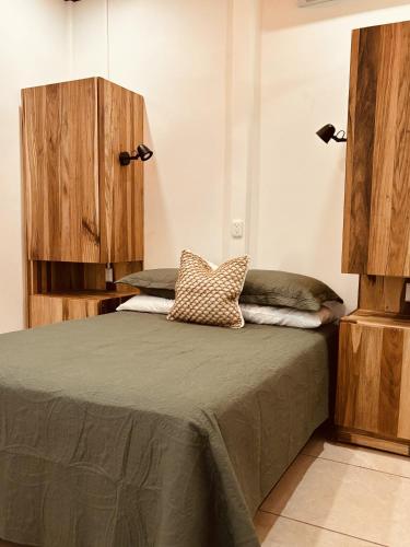 a bedroom with a bed and wooden cabinets at Casitas Amarillas in Uvita