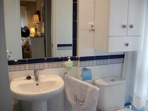 Ванная комната в Apartamento Getxo Tranquility by I Love Norte