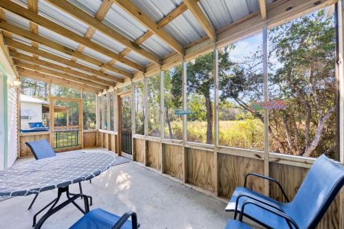 a screened in porch with a table and chairs at Orange Beach Villas - Beach Retreat by Youngs Suncoast in Orange Beach