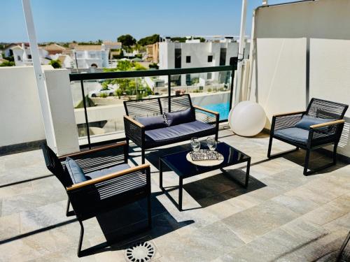 Atico Apartment BALI cerca del mar, piscina y parking