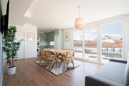 Atico con terraza para 6 personas en madrid rio de alquiler temporal