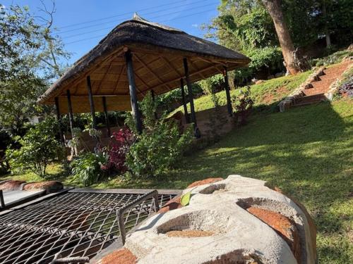 una griglia in un cortile con un gazebo di StoneWoodGrey a Harare