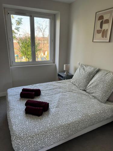 a bedroom with a bed with two towels on it at Logis Le Pagnon in Brive-la-Gaillarde